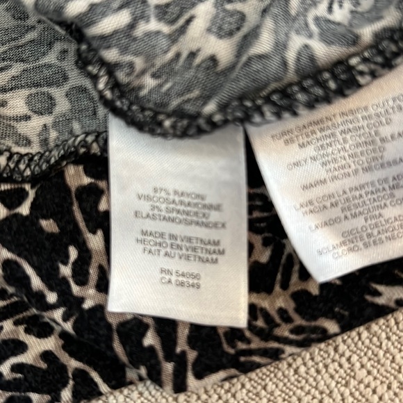 Jones New York collection leopard print top - Picture 6 of 6